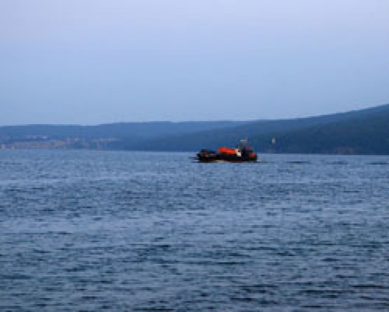 Неизвестна судьба второго подростка, вышедшего в море на  самодельном плоту