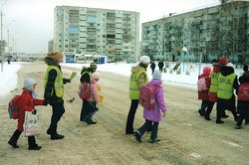 Тюменские родители вышли на дорогу вместе с инспекторами ГИБДД